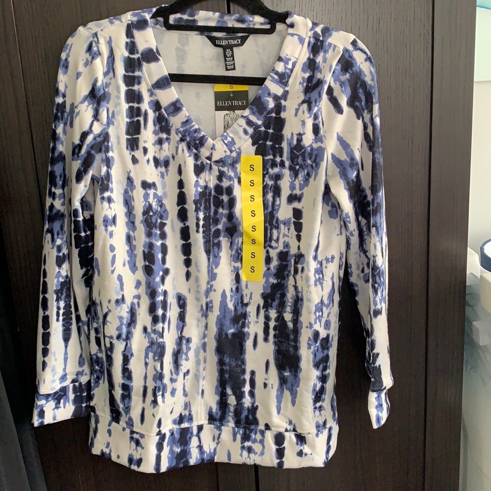 NWT - Warm and Cozy Ellen Tracy Ladies' V-Neck Tunic Tie Dye - Small